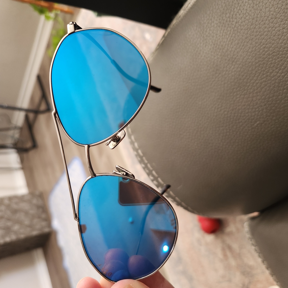 Stylish Blue Aviator Sunglasses